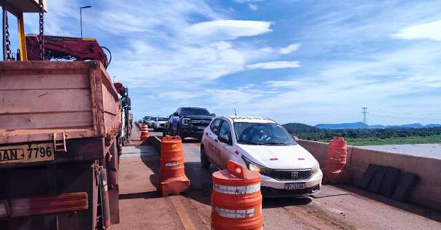 Ap&oacute;s 16h, tr&aacute;fego &eacute; liberado em sistema &quot;pare e siga&quot; em ponte do Rio Paraguai