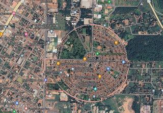 Imangens de satélite mostram como a cidade se integrou à vila. (Foto: Google Maps)