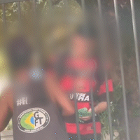 Jovem é flagrado vendendo droga em plena luz do dia na Praça Ary Coelho