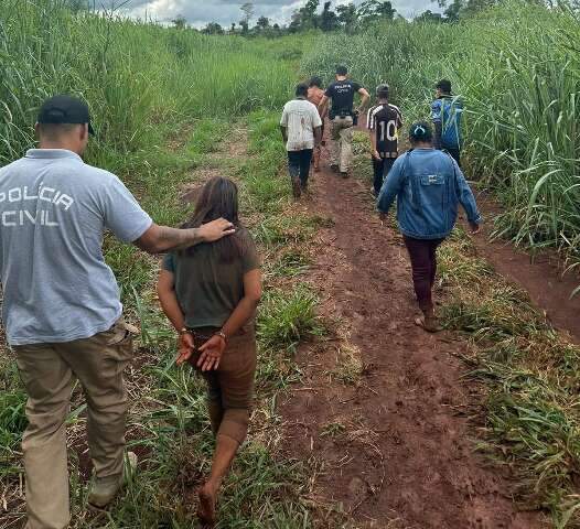 Jovem decapitou rapaz com golpes de machado por ci&uacute;mes da ex 