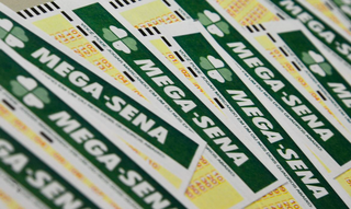 Volantes da Mega-Sena, maior modalidade lotérica da Caixa Econômica Federal. (Foto: Marcello Casal Jr./Agência Brasil)