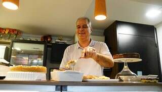 Mauricio criou rotisseria com receitas de família e tradicional. (Foto: Alex Machado)