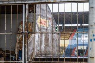 Estádio Morenão busca &#34;saida&#34; para voltar a ter condições de sediar jogos oficiais. (Foto: Henrique Kawaminami)