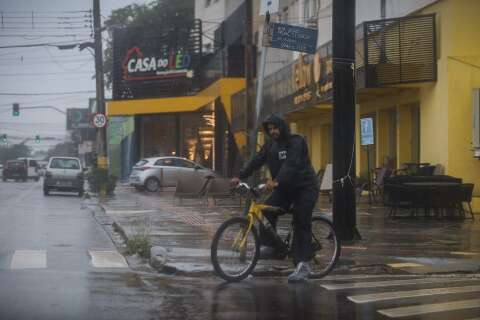 Pancadas de chuva não dão trégua nesta terça-feira em Campo Grande