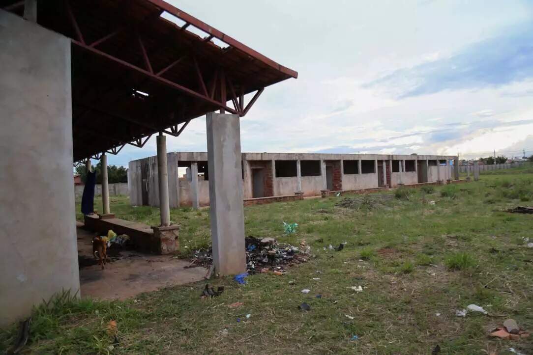 Em Brasília, Prefeitura busca verba para retomar obras de escolas em 12 bairros