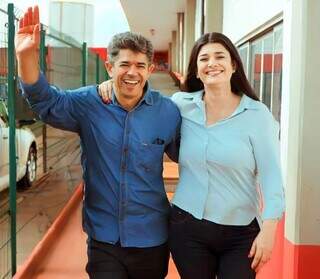 Deputado estadual Professor Rinaldo Modesto (Podemos) abraçado a irmã e pré-candidata a prefeita de Campo Grande, Rose Modesto (União Brasil) (Foto: Instagram/ Reprodução)