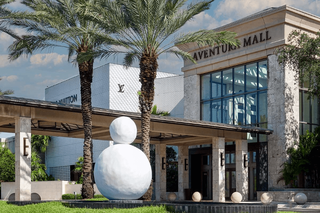 Quem visita Miami muito dificilmente vai perder a chance de visitar o Aventura Mall, que chama a atenção pela arquitetura e por suas lojas luxuosas – Foto: Reprodução