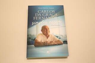 Última biografia lançada por Oscar sobre diretor do Grupo Enzo. (Foto: Lennon Almeida)