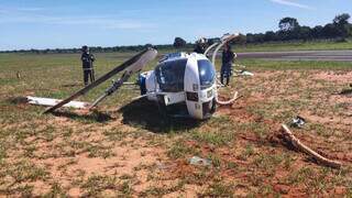 Helicóptero caiu na cabeceira da pista após painel elétrico (Foto: Divulgação | CBMMS)