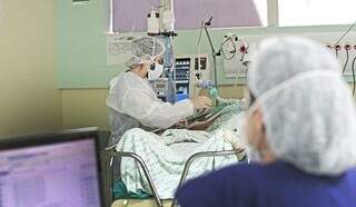 Paciente internado por covid no Hospital Regional de Mato Grosso do Sul (Foto: Arquivo/Campo Grande News)