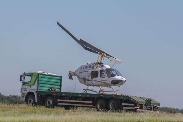 Um dia após queda, helicóptero do Abadia que caiu com PMs é levado para perícia