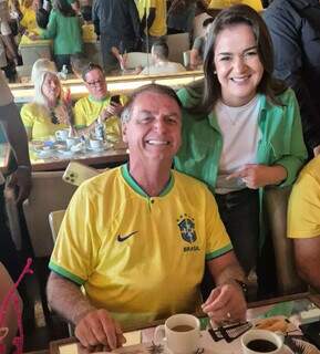 Prefeita de Campo Grande, Adriane Lopes (PP), ao lado do ex-presidente Jair Bolsonaro (PL) (Foto: Instagram/ Reprodução)