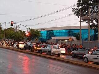 Uniderp, na Rua Ceará, foi local de prova do concurso do HR neste domingo. (Foto: Ana Beatriz Rodrigues)