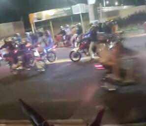 Motoqueiros disputam racha e tiram sono de moradores no Rita Vieira