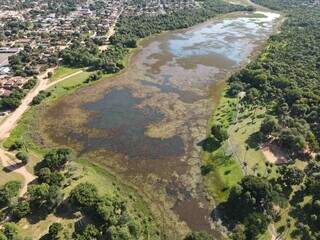 Imagem aérea de Parque Lagoa Cumprida, em Aquidauana, passará por revitalização (Foto: Prefeitura de Aquidauana)