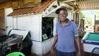 Marcelino Pereira, de 72 anos, é proprietário do lugar. (Foto: Alex Machado)