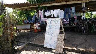 No Bairro Panorama, venda tem de peixe a roupas para vender. (Foto: Alex Machado)