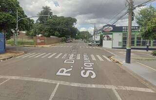 Cruzamento das ruas Doutor Pacífico Lopes Siqueira e Paulo Freire, onde ocorreu acidente. (Foto: Reprodução/Google)