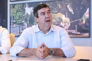 Governador Eduardo Riedel (PSDB) em entrevista no jornal Campo Grande News. (Foto: Marcos Maluf)