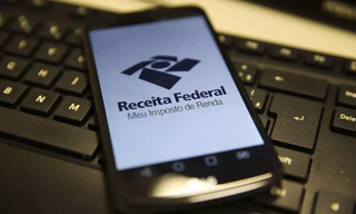 Aplicativo &#34;Meu Imposto de Renda&#34;, da Receita Federal, aberto no celular. (Foto: Marcello Casal Jr/Agência Brasil)