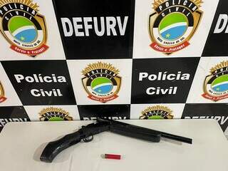Arma utilizada no roubo do carro (Foto: Divulgação/PCMS)