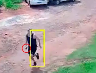 Um dos suspeitos durante tentativa de fuga da polícia (Foto: reprodução / vídeo)