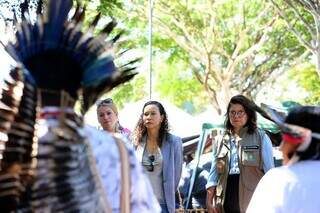 Representantes do Ministério dos Direitos Humanos e da Cidadania durante encontro com os indigenas (Foto: Divulgação/MDHC)
