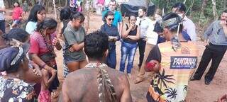 Comitiva da Justiça Federal visitou a omunidade Santiago Kuê, em Naviraí. (Foto: Comissão Fundiária)