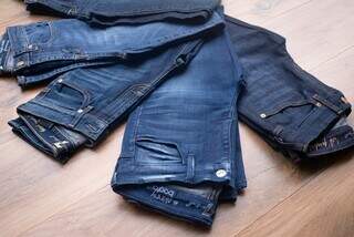 Aproveite para renovar o jeans com peças de marcas famosas.