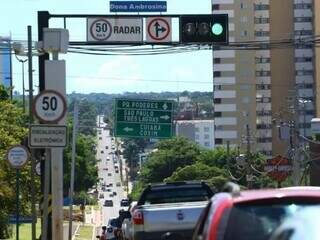 Semáforo na Avenida Afonso Pena em Campo Grande. (Foto: Arquivo/Campo Grande News)