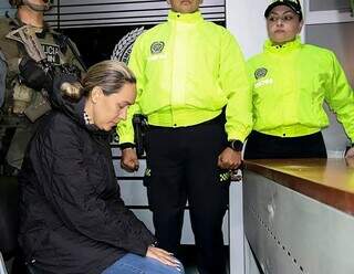 Envolvida na execução de promotor, Margareth Chacón é vigiada por policiais colombianos (Foto: Diário Hoy)