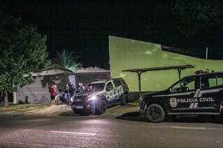 Polícia Militar e Civil estão no local para investigar o caso (Foto: Juliano Almeida)