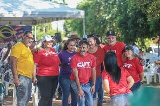 Representantes da CUT e de outros sindicatos fazem ação social para se voltar às bases (Foto: Marcos Maluf)