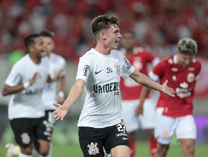 Copa do Brasil: Corinthians vence de virada e Flamengo marca no fim