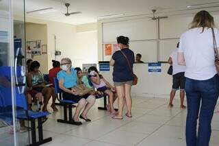 Na USF do Bairro Cristo Redentor, alguns esperam consulta e outras para vacina. (Foto Paulo Francis)