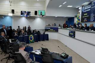 Vereadores durante última sessão no plenário da Câmara Municipal, na terça-feira (2). (Foto: Izaías Medeiros/CMCG)
