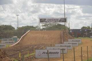 Paix&atilde;o herdada une pais e filhos em etapa do Brasileiro de Motocross