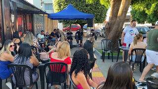 Guto abre bar em garagem e fortalece samba de bairro sem ‘risca faca’