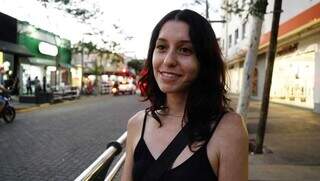 Manicure, Renata Pessatto, de 25 anos, já recebeu cashback em conta online, mas não teve interesse em usar o desconto (Foto: Alex Machado)