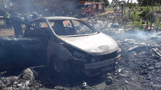 Veículo com placas de São Paulo (SP) foi encontrado incendiado a três quilômetros do homicídio. (Foto: Reprodução/ABC Color)