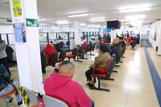 Movimentação de trabalhadores na sede da Funsat, em Campo Grande. (Foto: Arquivo/Campo Grande News)