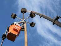 Contra furtos de fios, LED com energia solar deve chegar a avenidas em 1 mês
