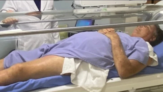 Jair Bolsonaro publicou, nas redes sociais, foto onde aparece acamado em unidade hospitalar. (Foto: Reprodução/Instagram)