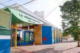 Escola Estadual Joaquim Murtinho, na Avenida Afonso Pena, em Campo Grande (Foto: Henrique Kawaminami/Arquivo)