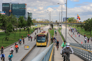 Vista da capital colombiana, repleta de bicicletas por todo lado, a cidade sul-americana mais bem estruturada de ciclovias (Foto: Reprodução) 