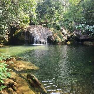 Cachoeira do Botão é uma das opções de banho para quem procura se refrescar em meio à natureza (Foto: Arquivo Pessoal)