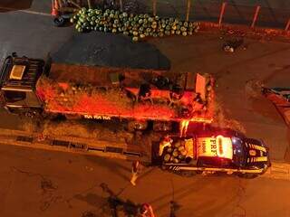 Caminhão que levava maconha escondida em carga de melancia (Foto: Divulgação)