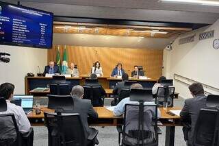Comissão de Constituição, Justiça e Redação reunida nesta quarta-feira (Foto: Divulgação/Assembleia Legislativa)