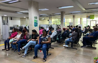Candidatos aguardam por atendimento em agência de empregos. (Foto: Arquivo/Campo Grande News)