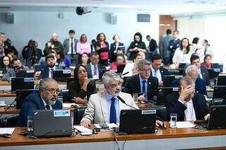 Senadores durante a reunião da CCJ nesta quarta-feira (8) (Foto: Agência Senado/ Divulgação)